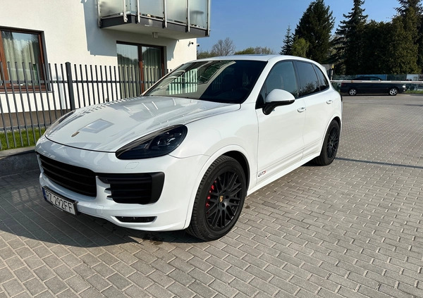 Porsche Cayenne cena 235000 przebieg: 80000, rok produkcji 2016 z Gdańsk małe 121